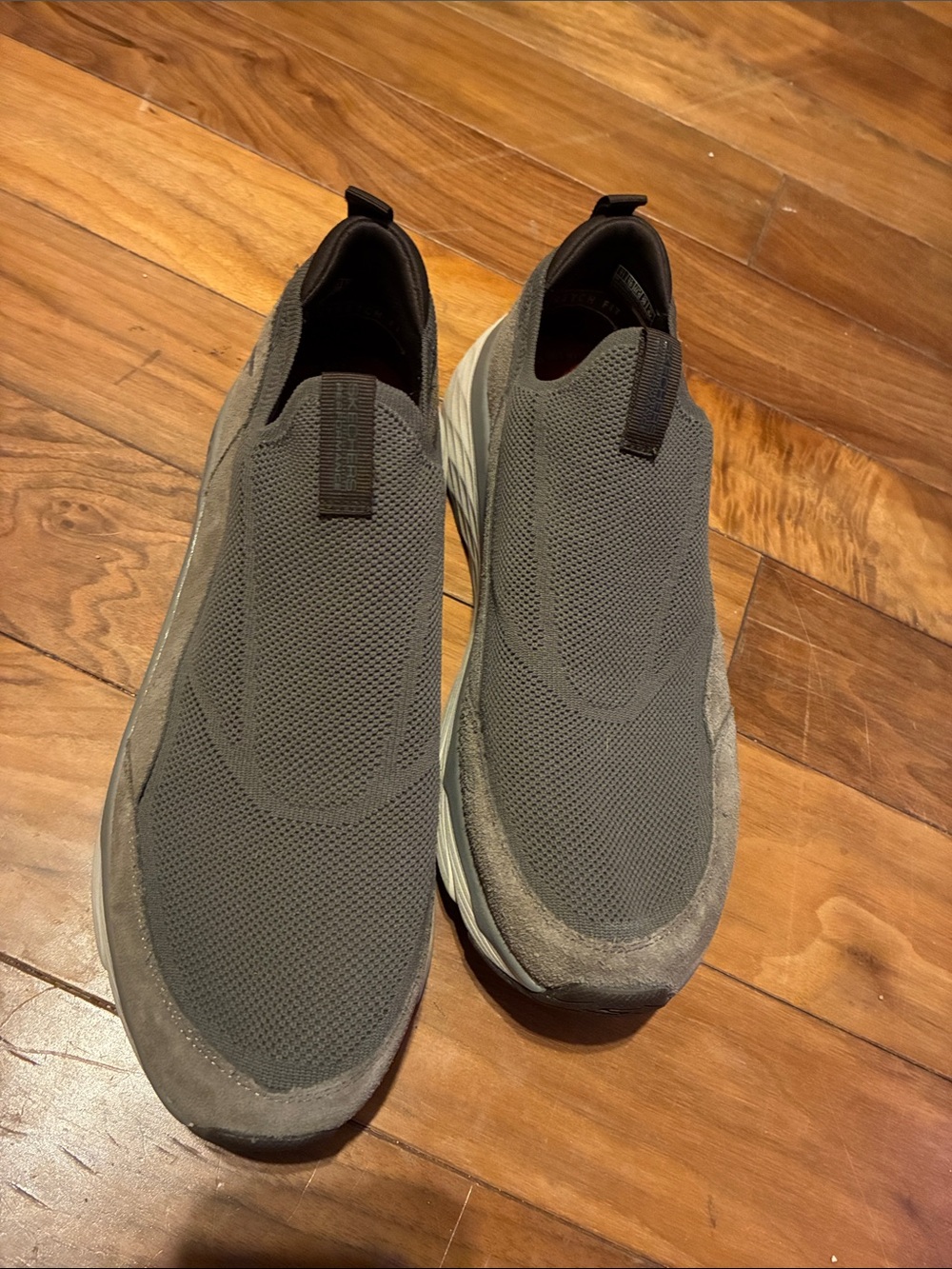 Men's Slip-On Athletic Sneakers in Dark Gray